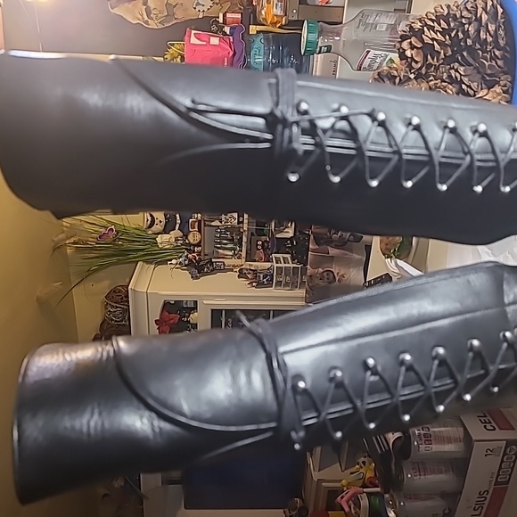 Christian Louboutin boots - Picture 4 of 11